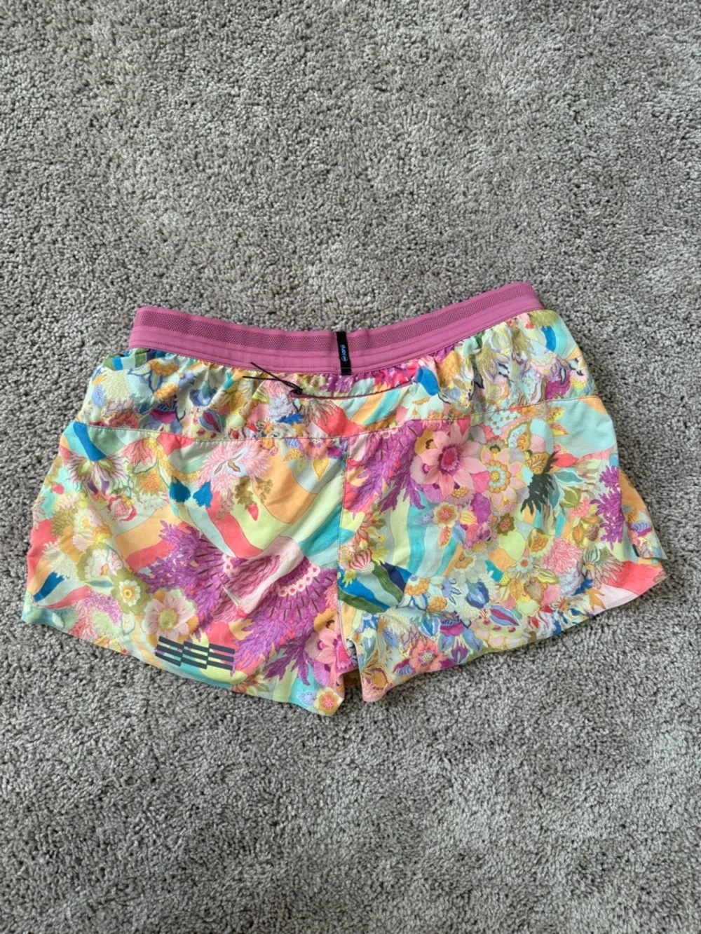 Janji Women’s Large 3” AFO Running Shorts in Rising Crane print - Picture 2 of 3